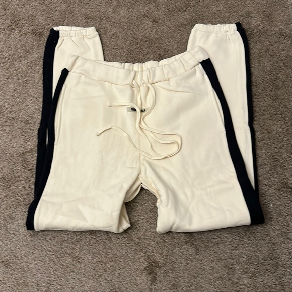 Essentials 🤎 - Picture 3 of 6